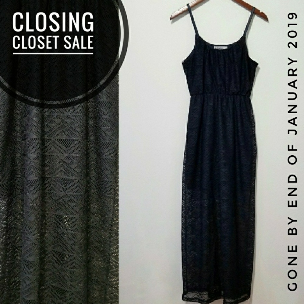 ❌ Blue Lace Maxi Dress